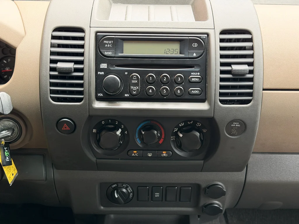Used 2007 Avalanche Nissan S image 32