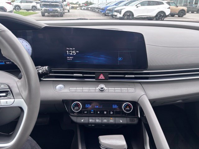 2025 Hyundai Elantra SEL - Photo 22