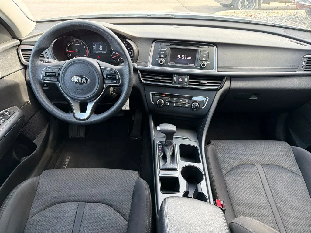 Used 2017 Silver Kia LX image 10