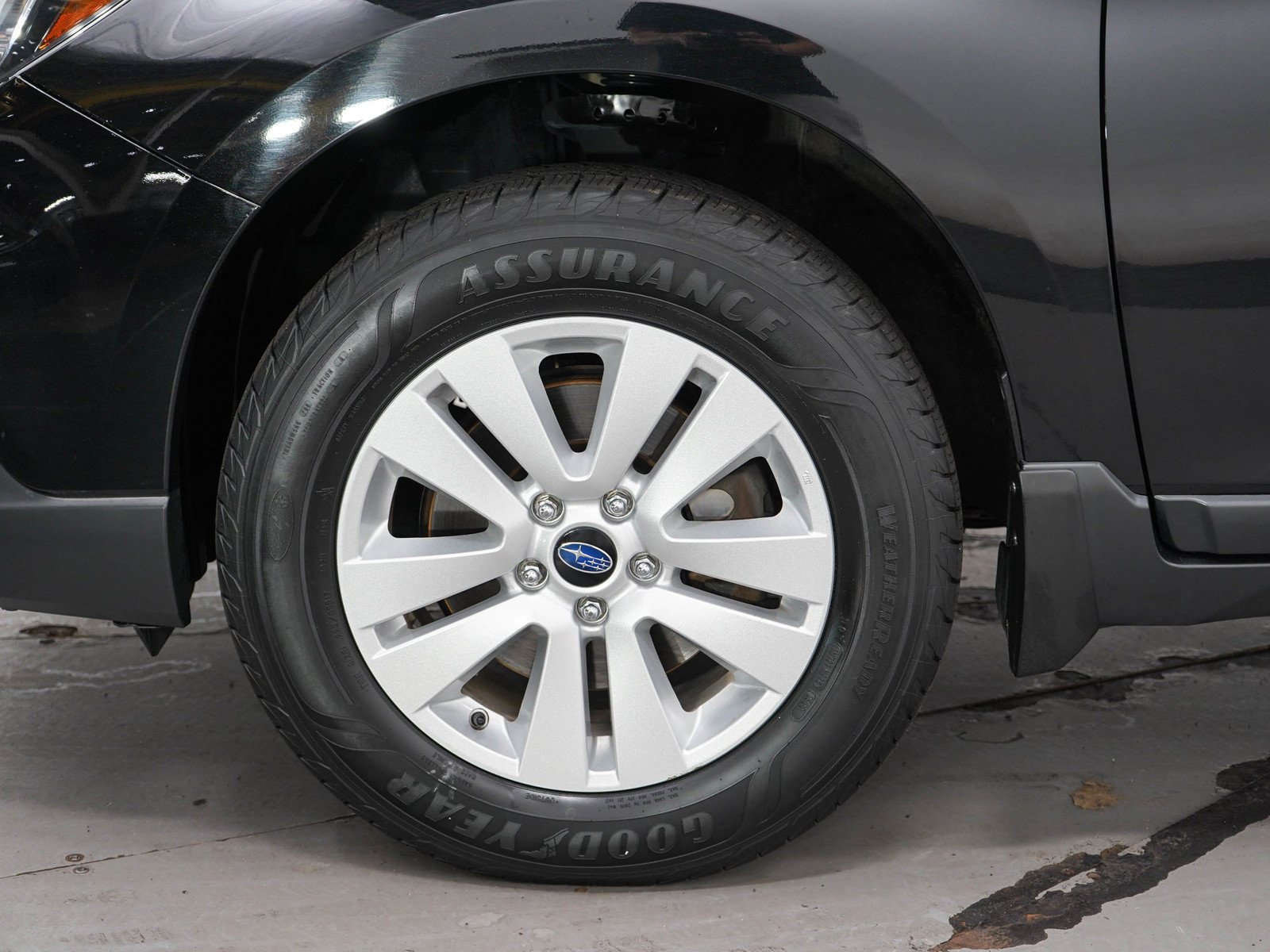 Used 2018 Crystal Black Pearl Subaru 2.5i Premium image 29