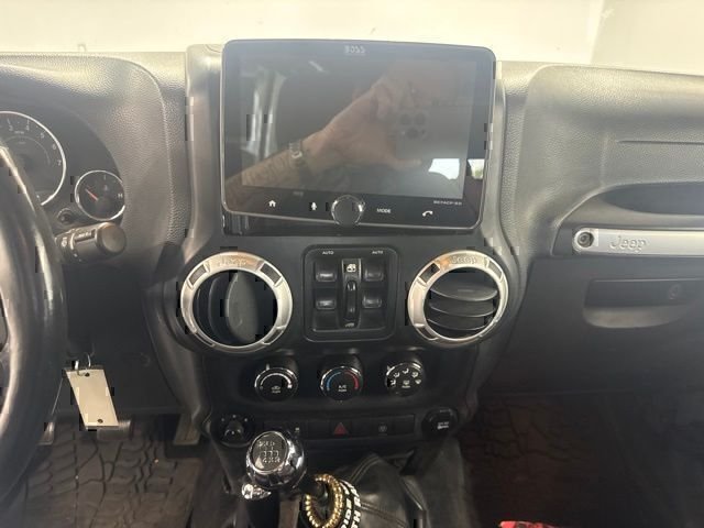 Used 2014 Gray Jeep Unlimited Rubicon image 15