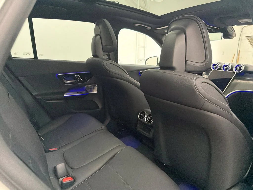 New 2027 White Mercedes-Benz GLC 300 image 27