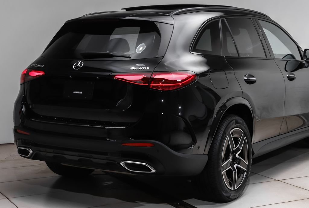 New 2026 Black Mercedes-Benz GLC 300 image 4