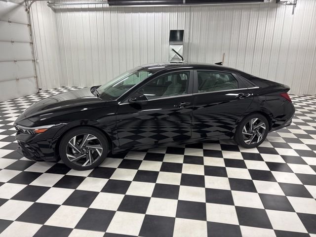 2024 Hyundai Elantra 2.0 Limited IVT's photo