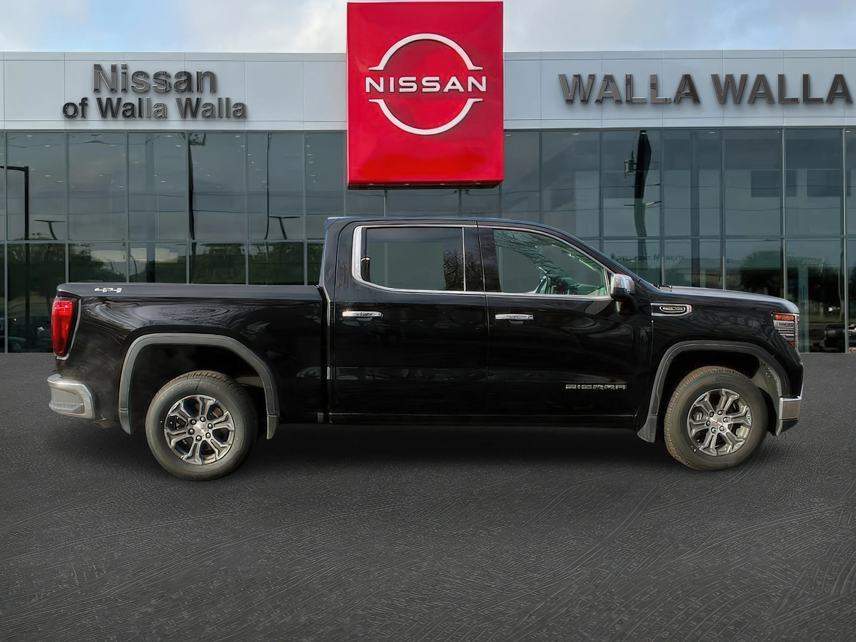 2024 GMC Sierra 1500 SLT - Photo 8