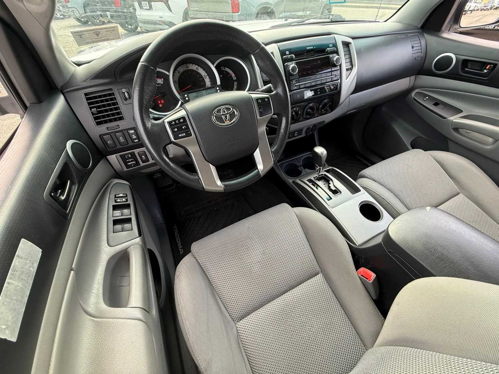Used 2012 White Toyota Base image 13