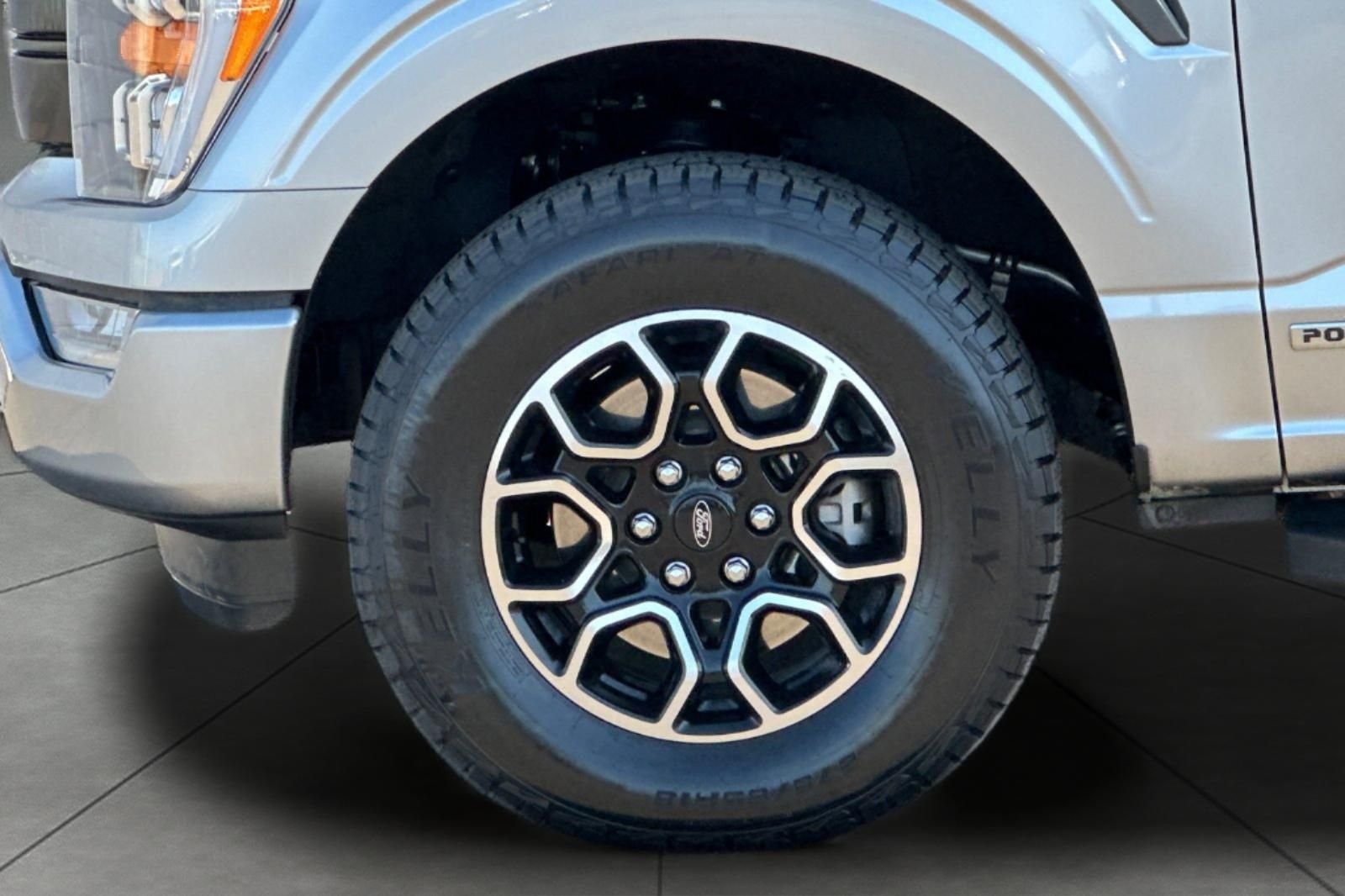 Used 2022 Silver Ford Lariat image 29
