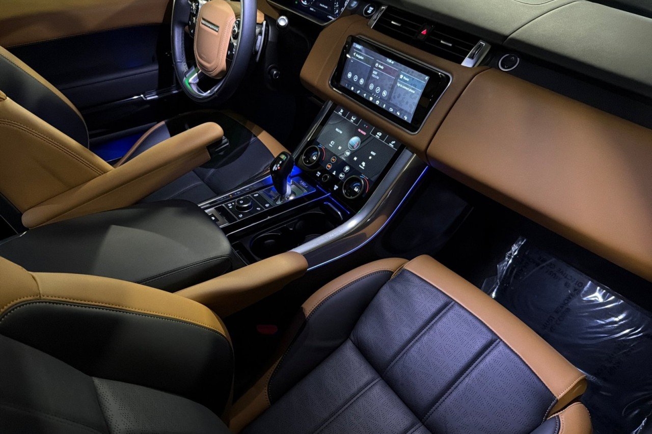 Used 2022 Santorini Black Metallic Land Rover Autobiography image 15