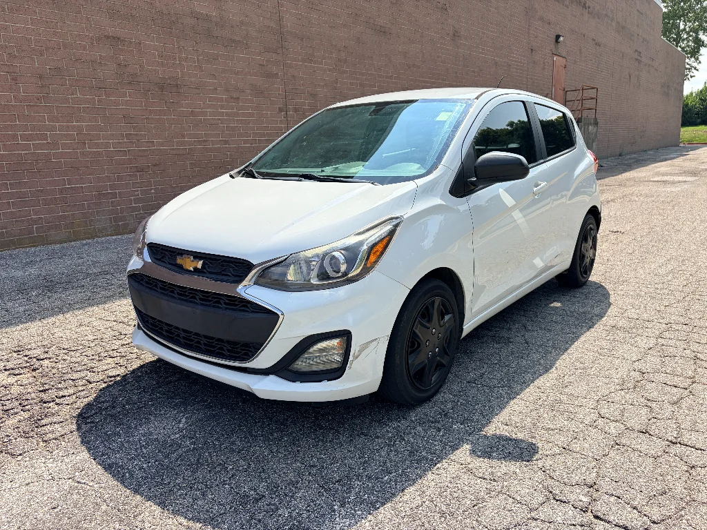 Used 2019 Summit White Chevrolet LS image 1