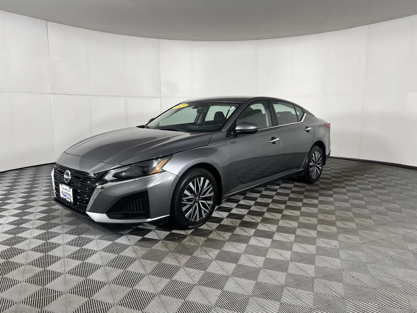 Used 2023 Gun Metallic Nissan 2.5 SV image 4