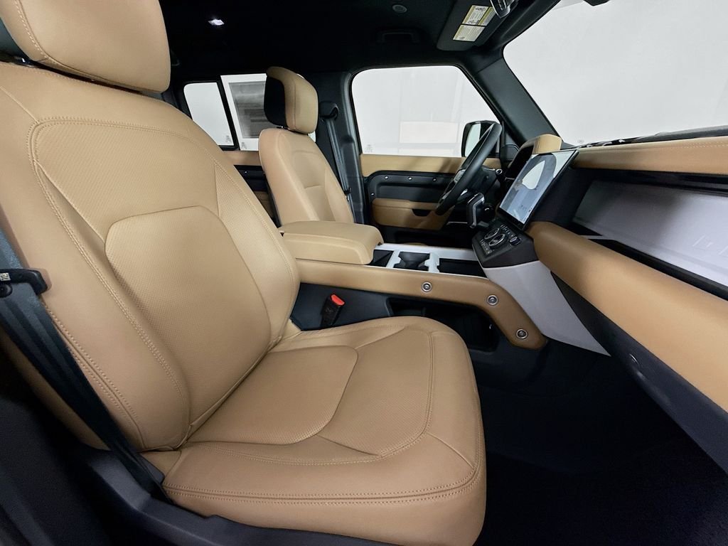 New 2026 Carpathian Grey Land Rover X-Dynamic SE image 24