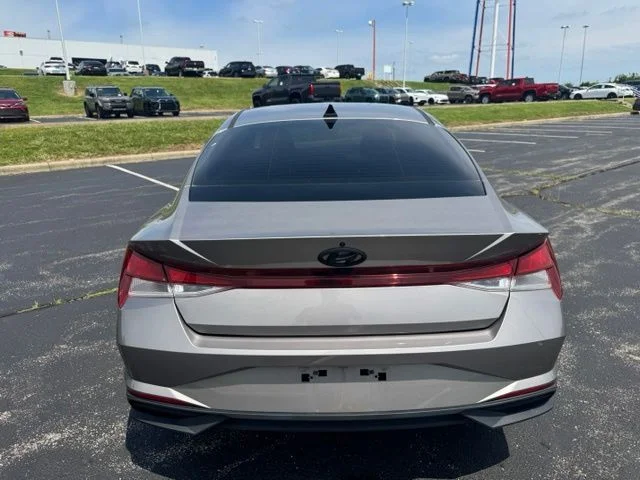 Used 2023 Silver Hyundai SEL image 4
