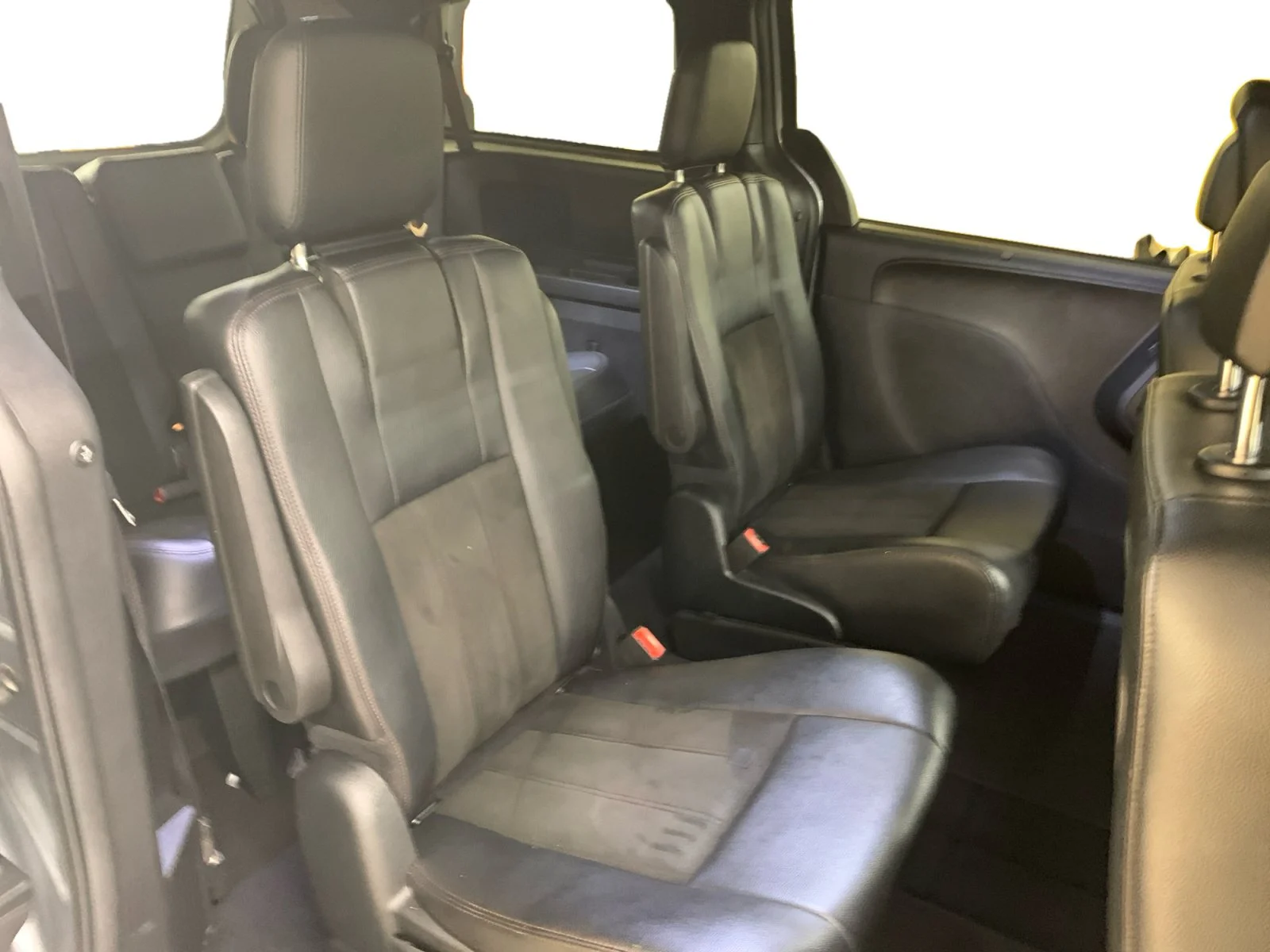 Used 2019 Silver Dodge 35th Anniversary image 18