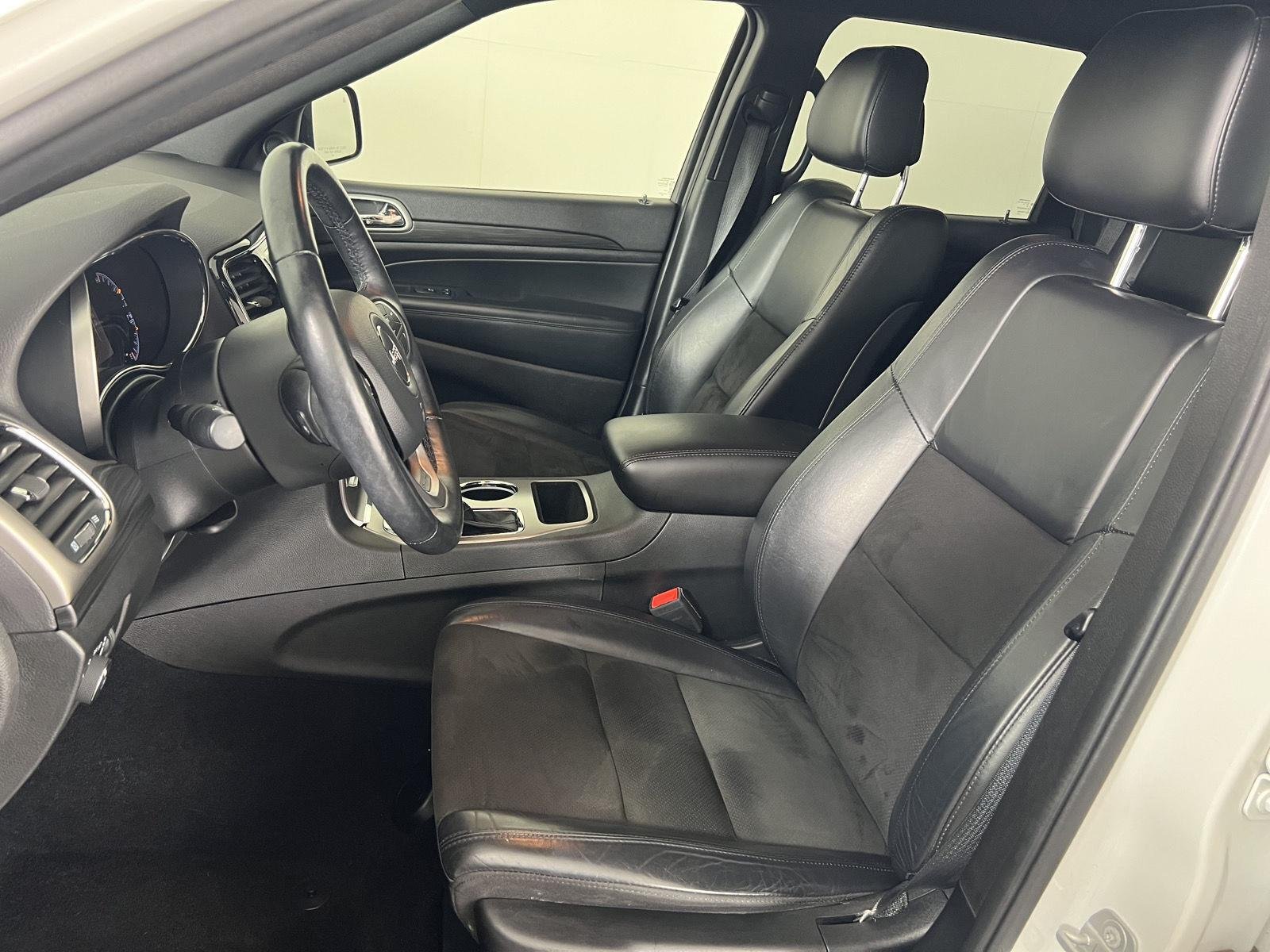 Used 2021 Bright White Clearcoat Jeep Laredo X image 11