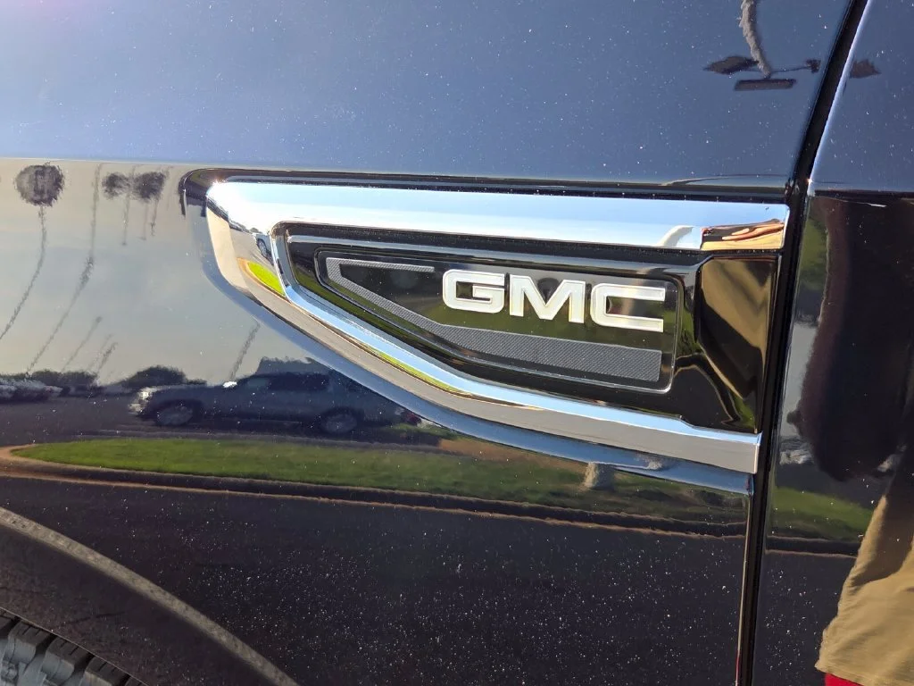 Used 2023 MIDNIGHT BLUE METALLIC GMC SLT image 6