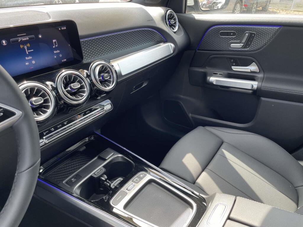 New 2026 Polar White Mercedes-Benz GLB 250 image 30