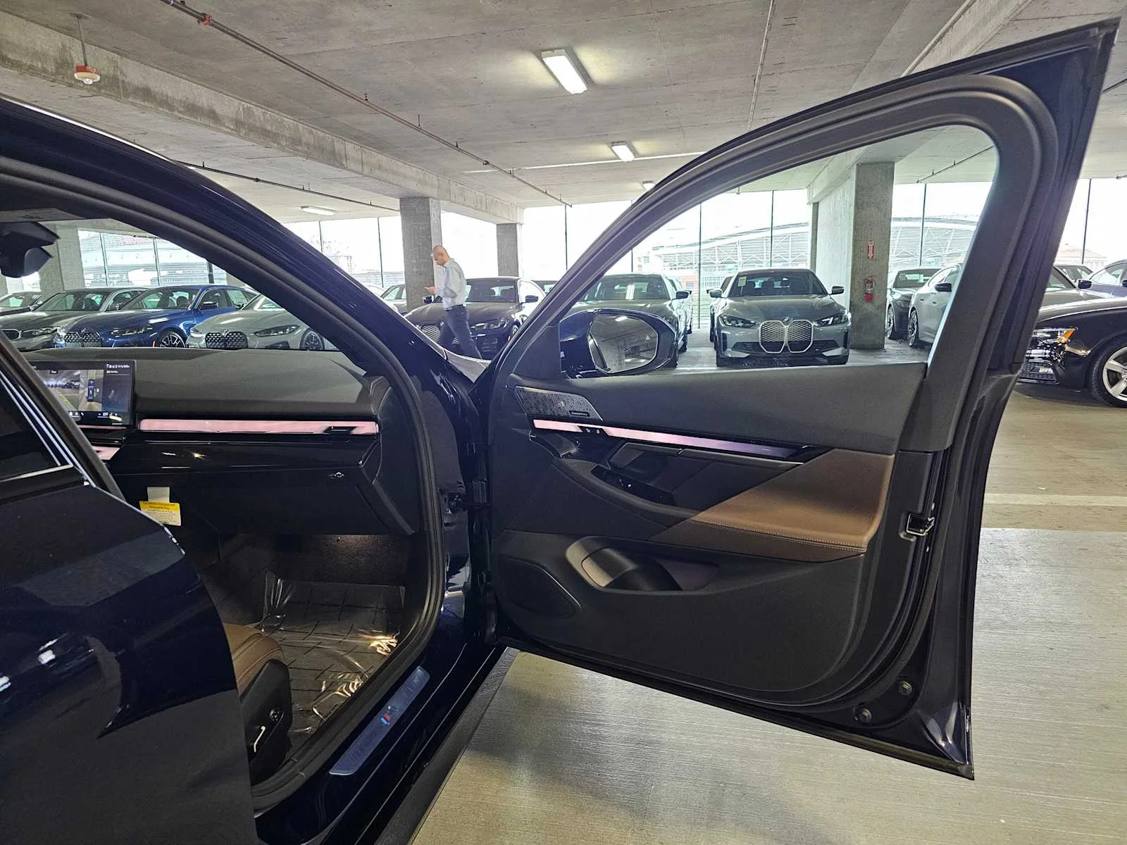 New 2027 Tanzanite Blue II Metallic BMW xDrive image 28