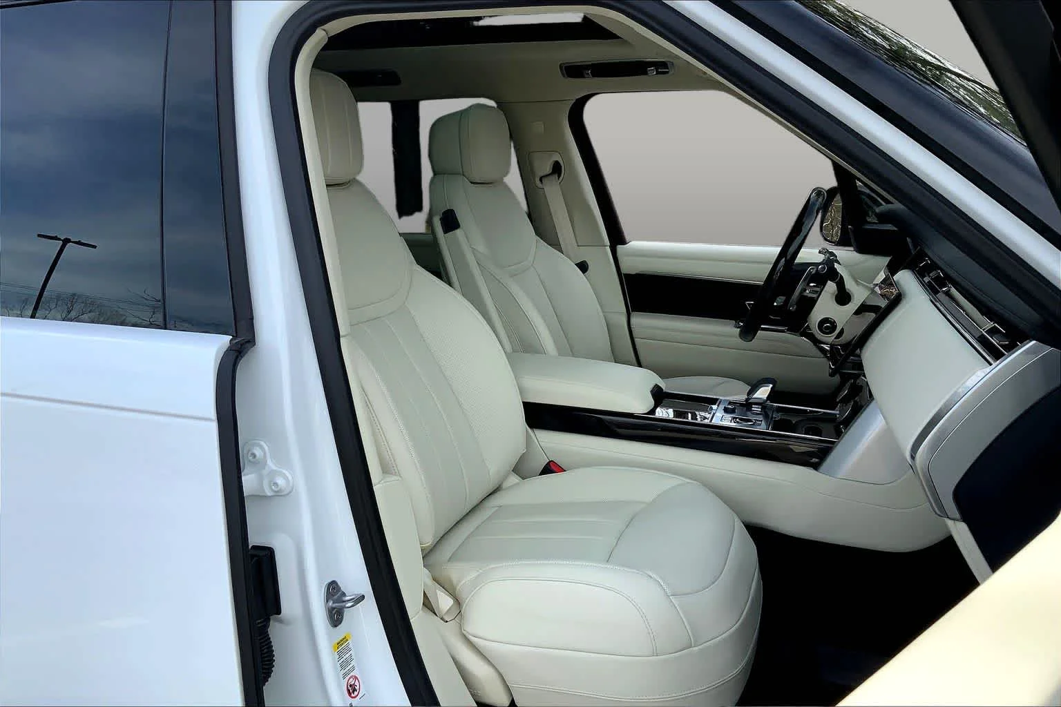 2023 Land Rover Range Rover SE - Photo 8
