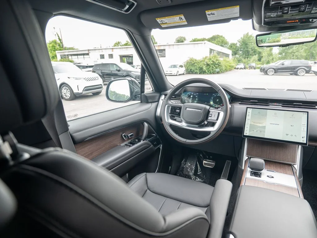 New 2026 Santorini Black Land Rover SE image 18