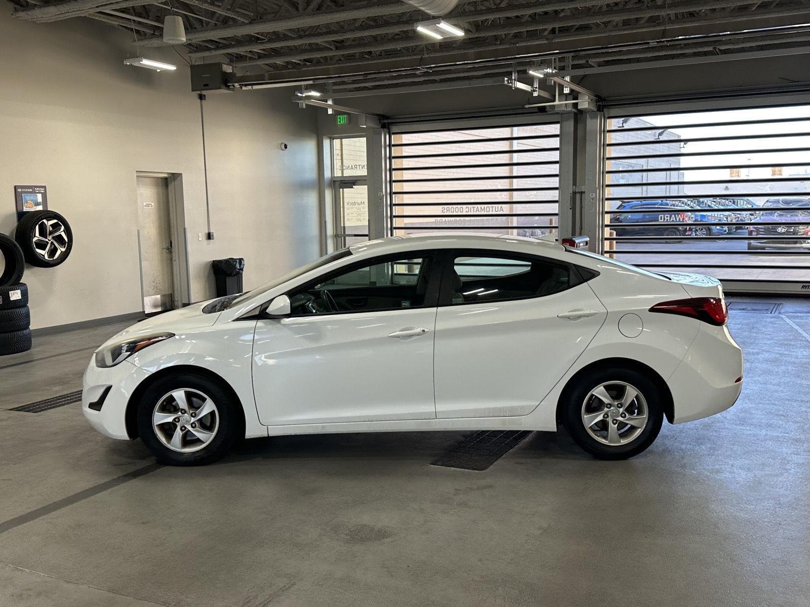 Used 2015 Hyundai Elantra SE with VIN 5NPDH4AE2FH563302 for sale in Murray, UT