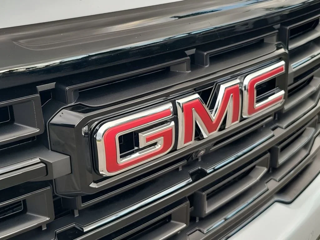 New 2026 Glacier White Tricoat GMC Elevation image 41