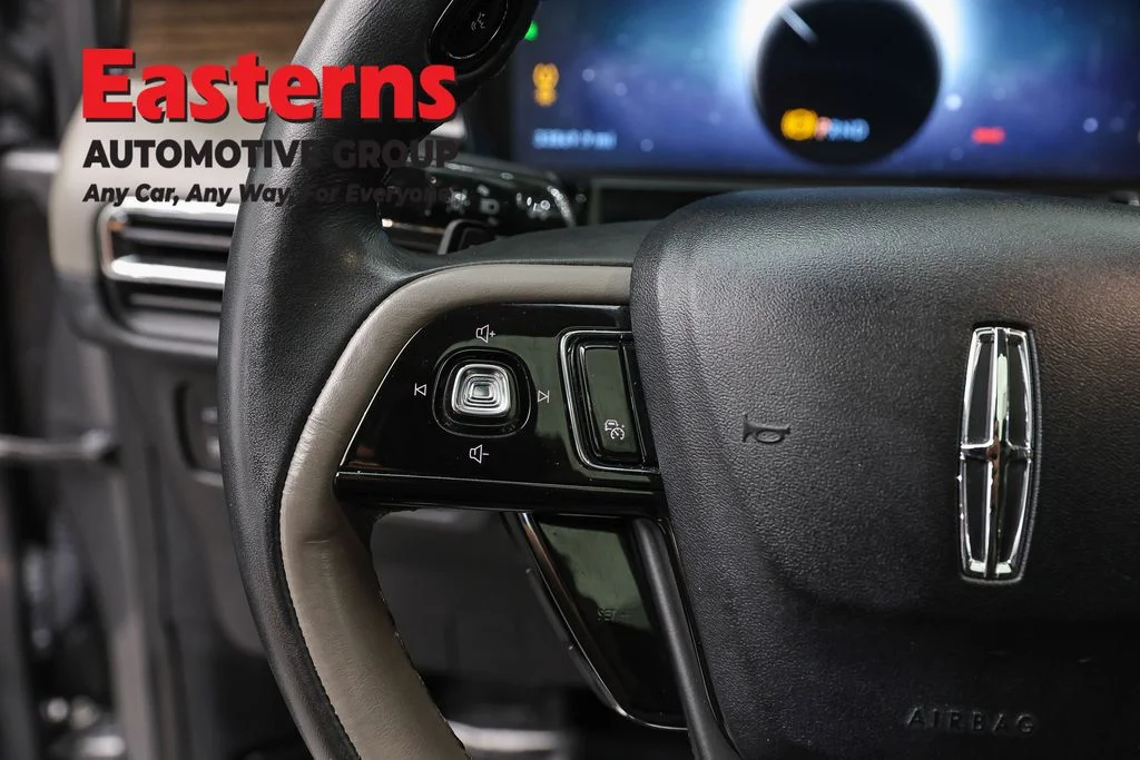 Used 2023 Gray Lincoln Grand Touring image 15