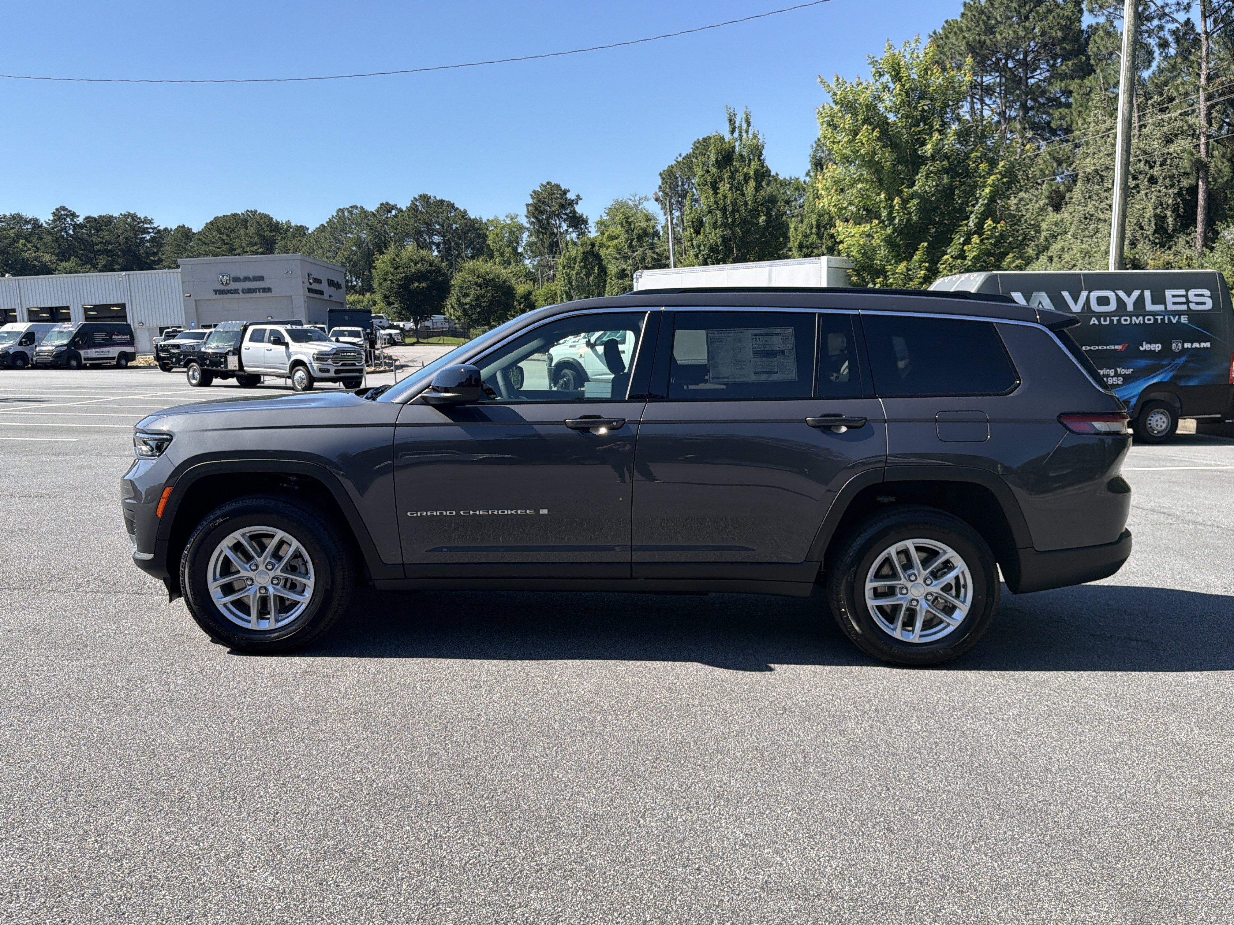 New 2026 Baltic Gray Metallic Clear-Coat Exterior Paint Jeep Laredo image 4