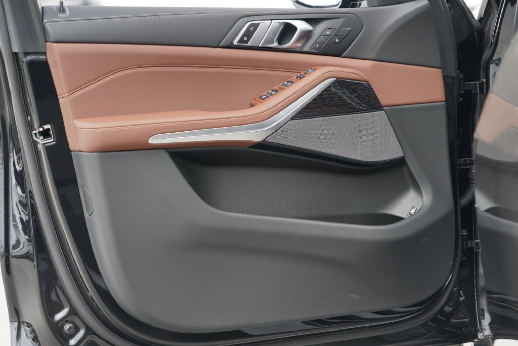 New 2026 Black Sapphire Metallic BMW xDrive50e image 9