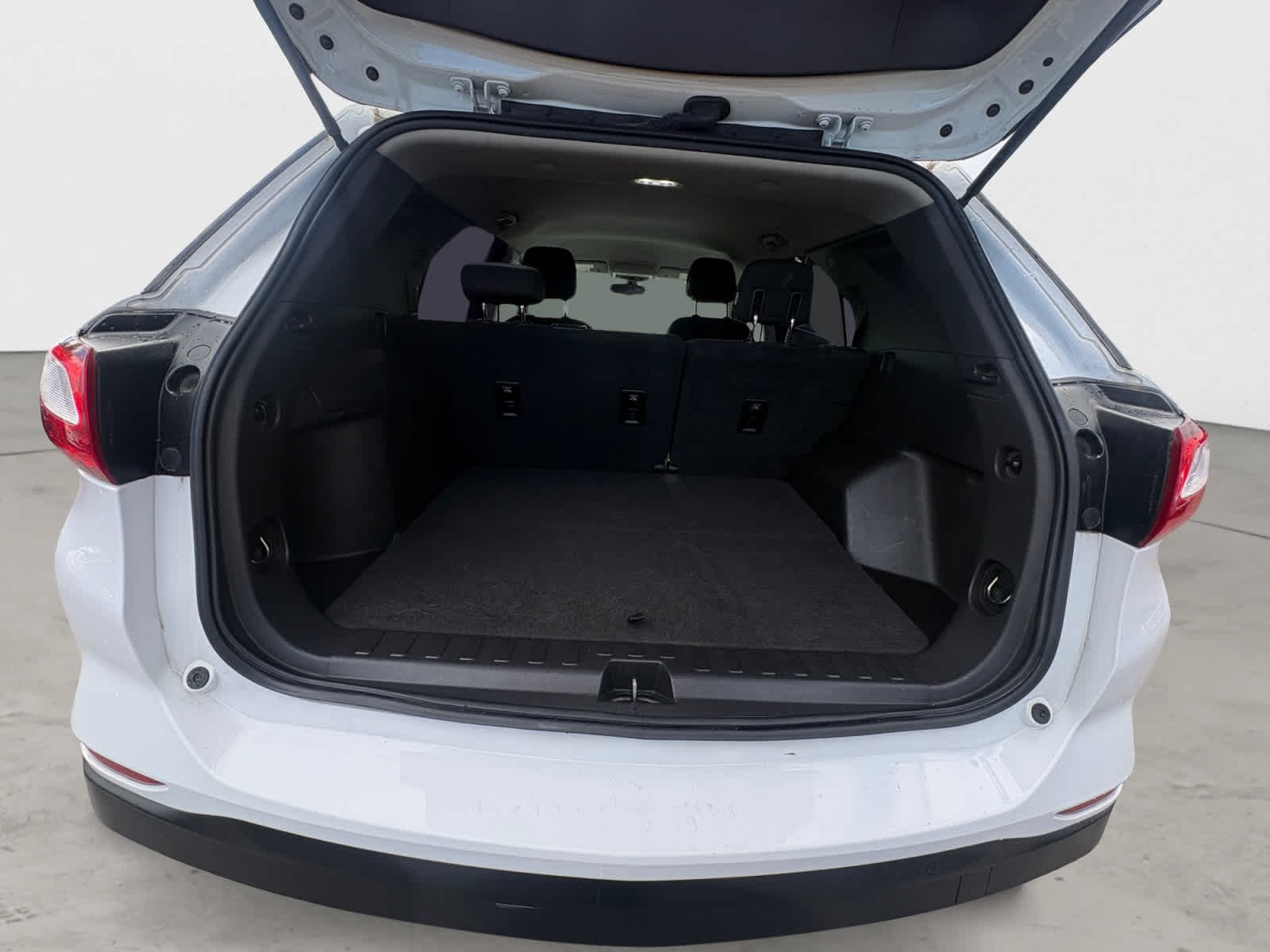 Used 2019 Summit White Chevrolet LS image 24