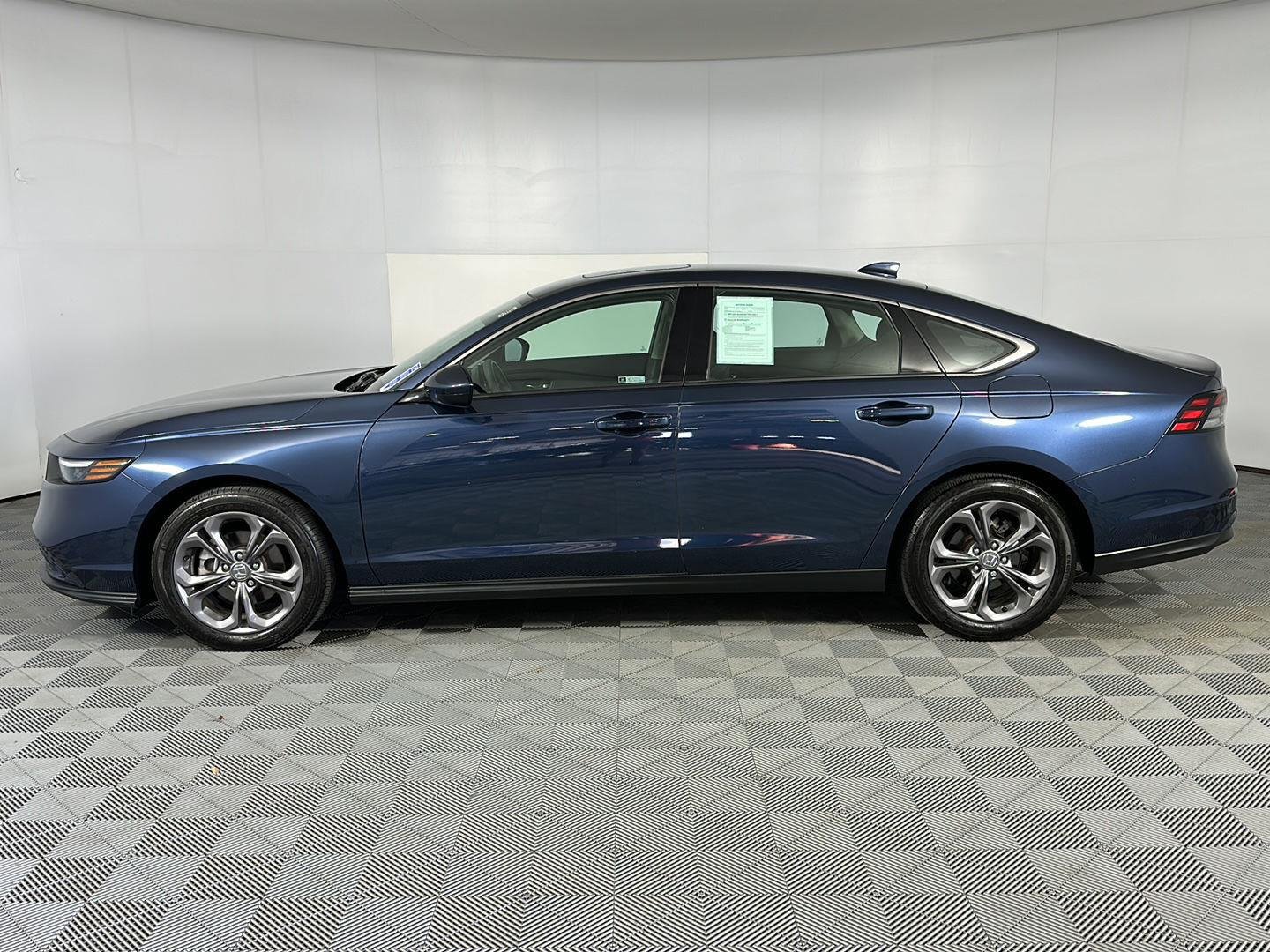 Used 2024 Canyon River Blue Metallic Honda EX image 7