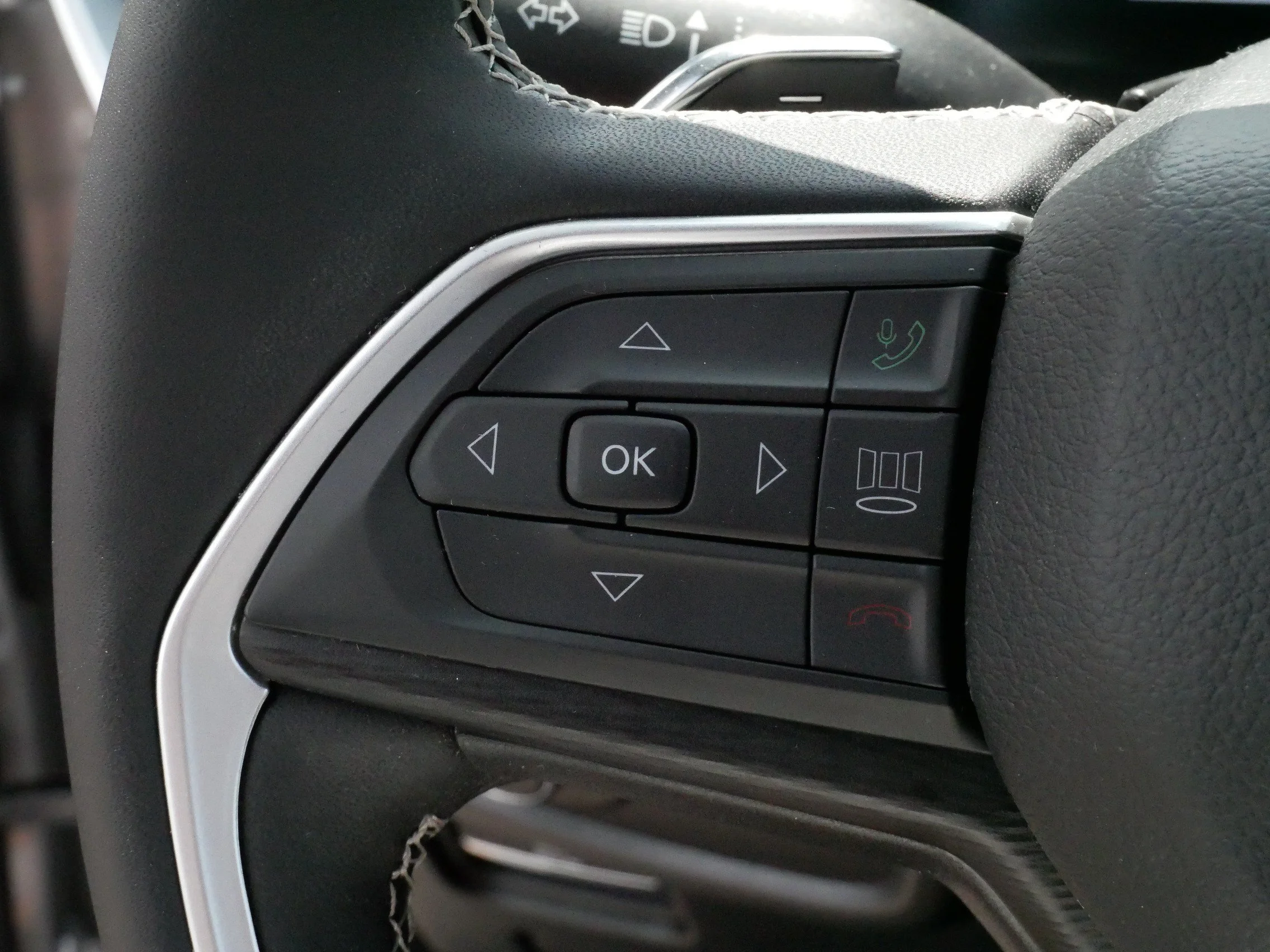 Used 2023 Silver Zynith Jeep Altitude image 26