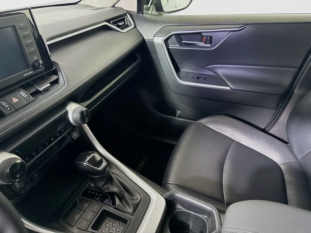 Used 2020 Magnetic Gray Metallic Toyota XLE Premium image 22