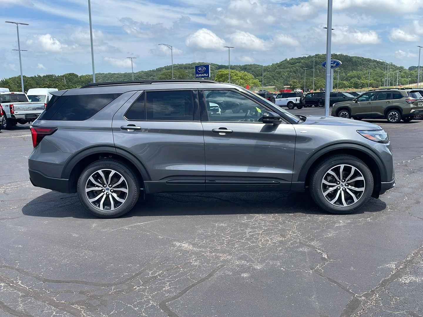 New 2026 Carbonized Gray Metallic Ford ST-Line image 6