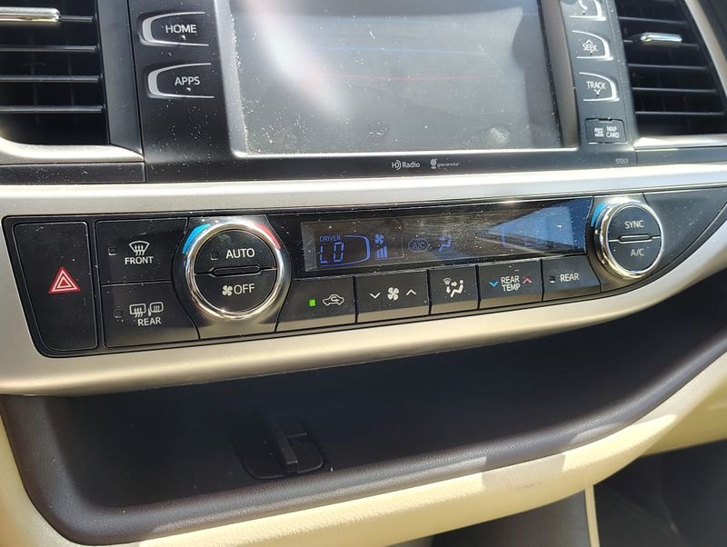 Used 2015 Red Toyota XLE V6 image 18