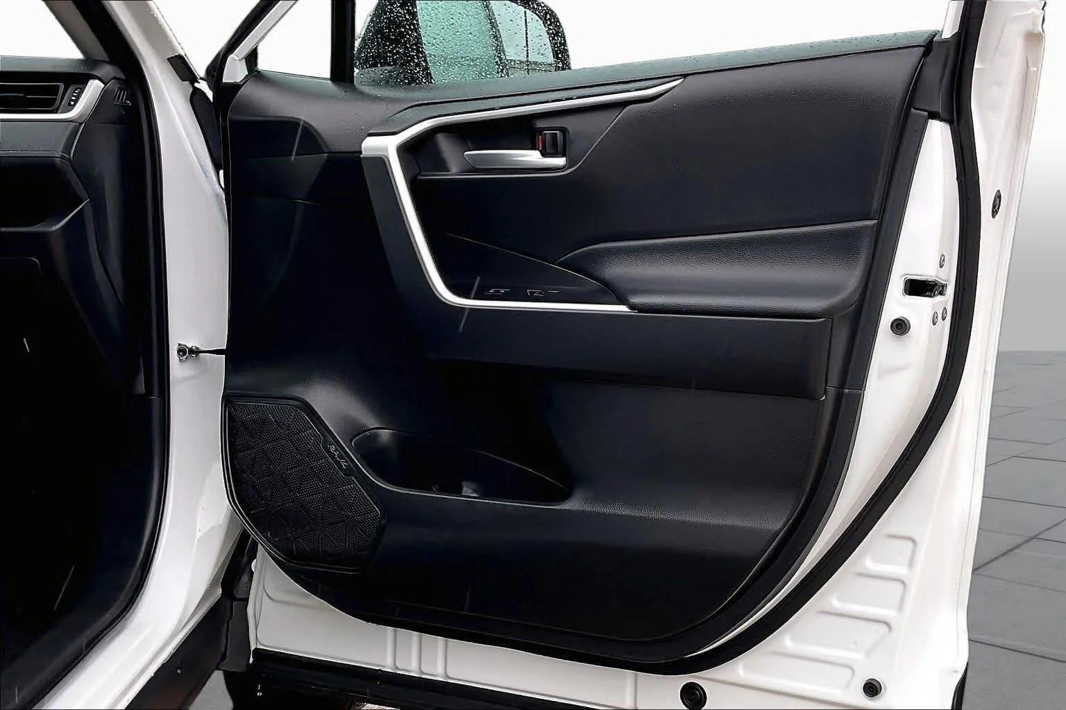 Used 2025 Ice Cap Toyota XLE image 17