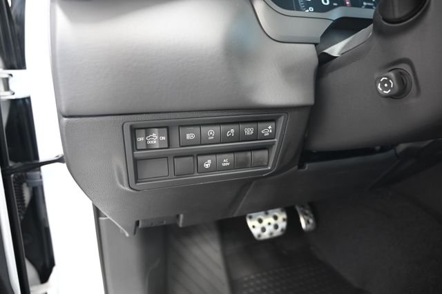 New 2026 Wind Chill Pearl <sup>1</sup> Toyota  Platinum image 30