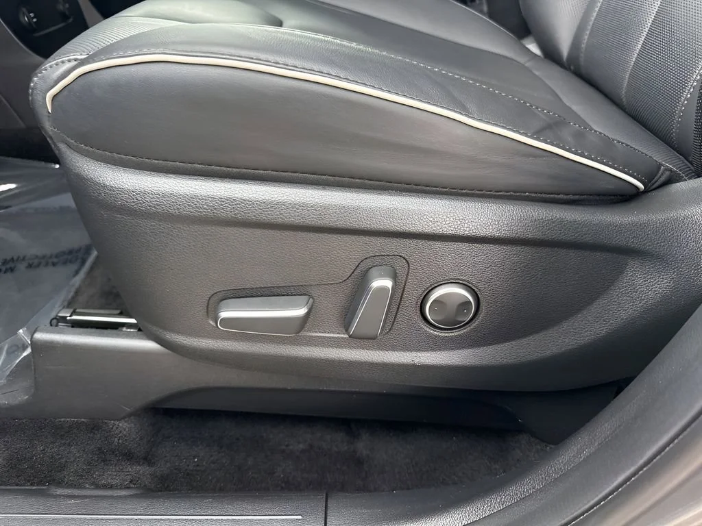 Used 2025 Charcoal Hyundai SEL image 9