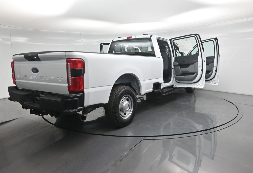 New 2026 Oxford White Ford XL image 4
