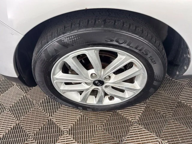 Used 2019 Silver Kia Plus image 29
