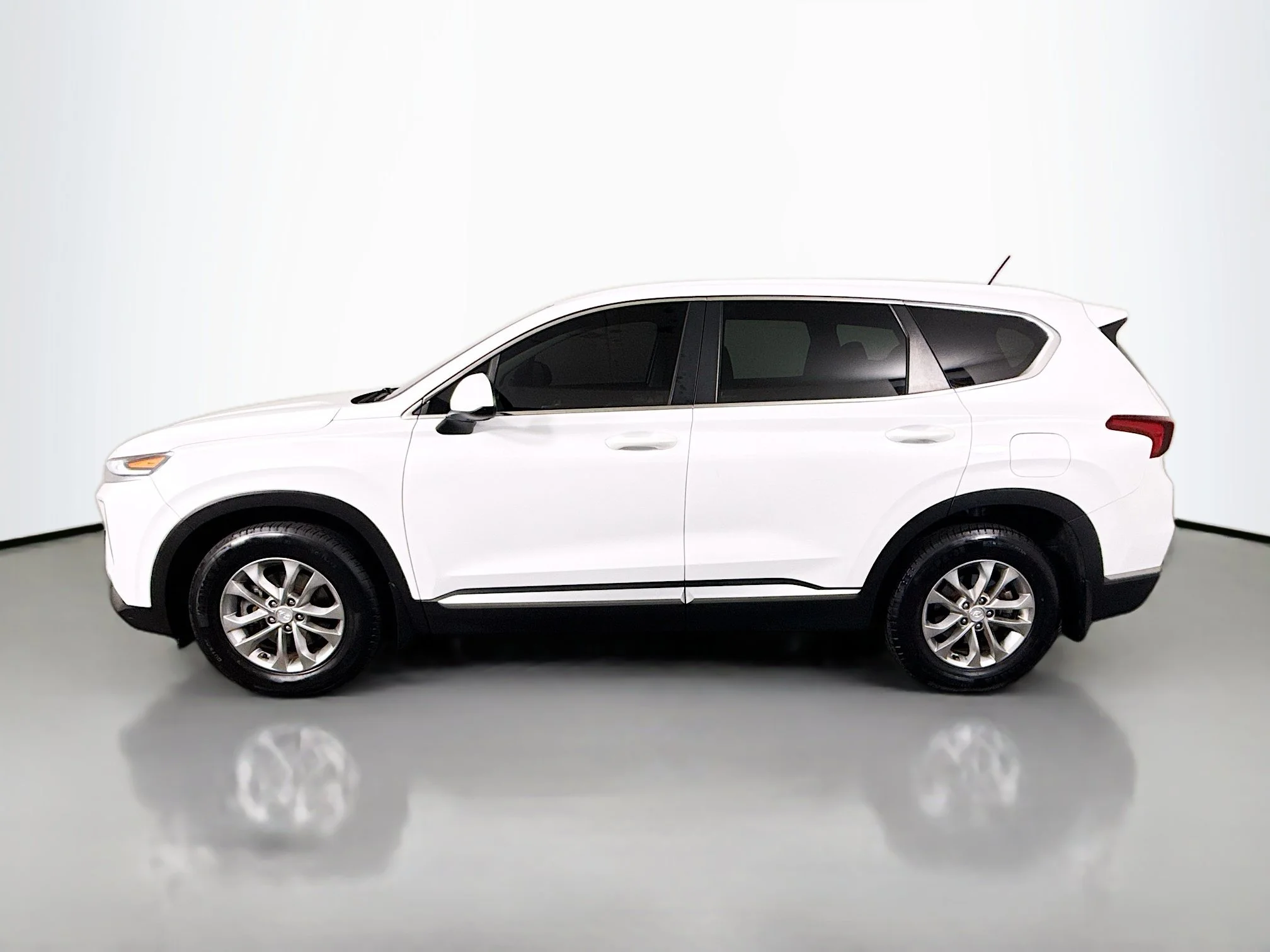 Used 2020 Quartz White Hyundai SE image 4