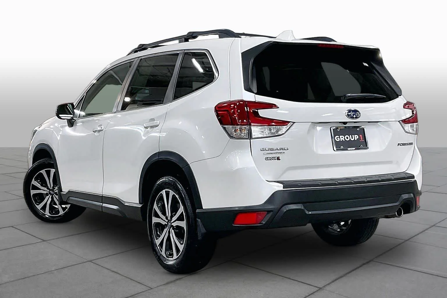 Used 2019 Crystal White Pearl Subaru Limited image 23