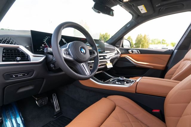 New 2026 Dravit Grey Metallic BMW M60i image 4
