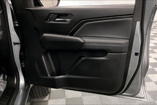 Used 2025 Sterling Metallic GMC Elevation image 21