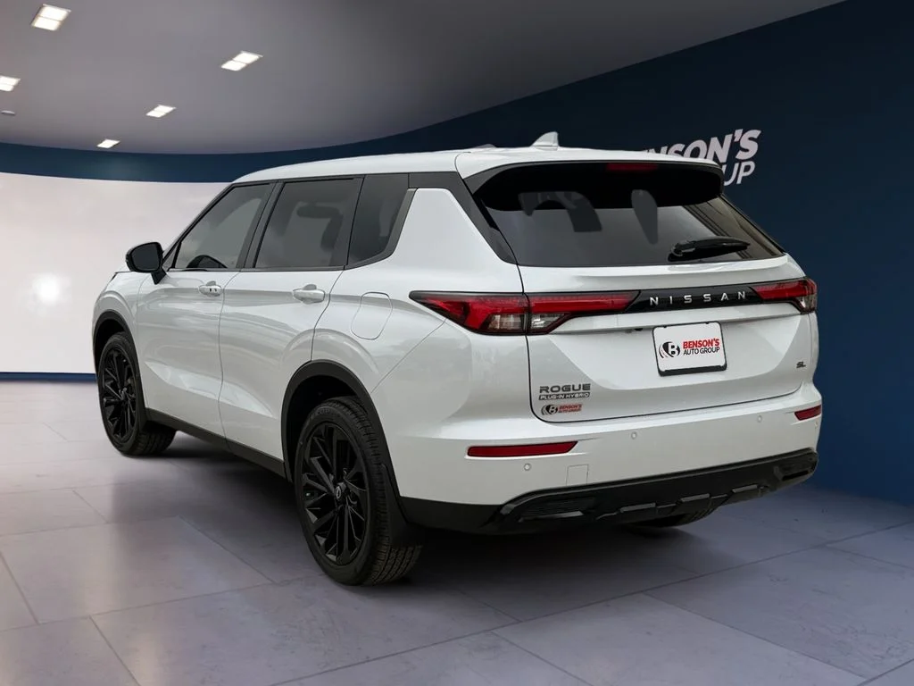 New 2026 White Nissan SL image 3