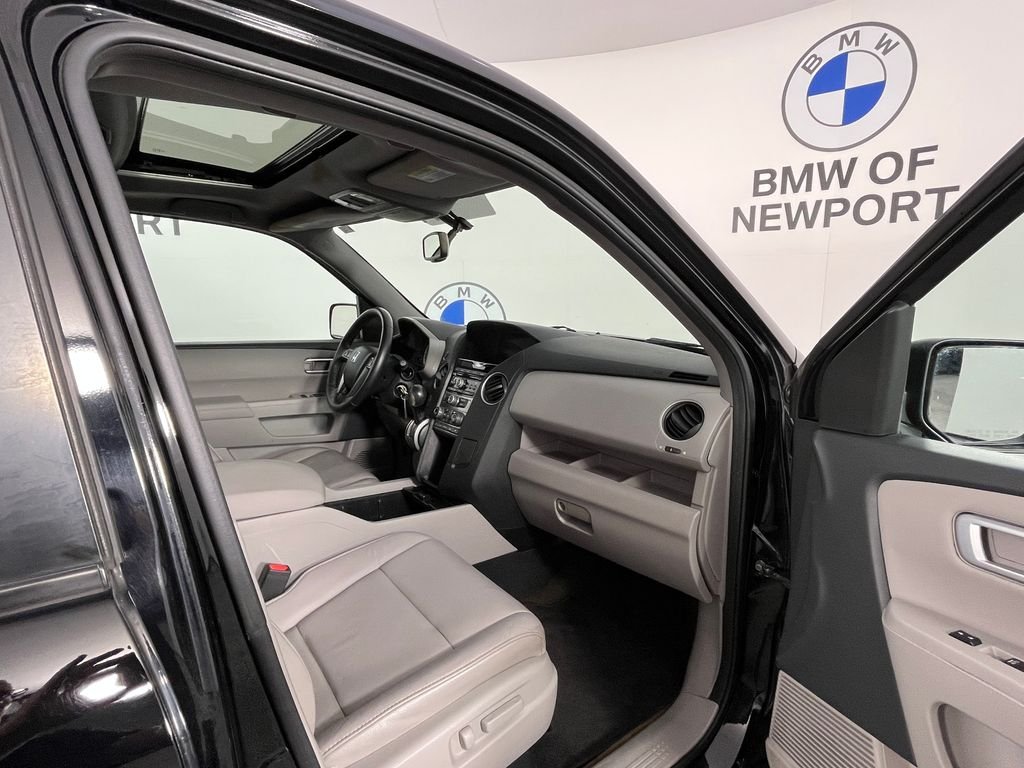 Used 2014 Black Honda EX-L image 19