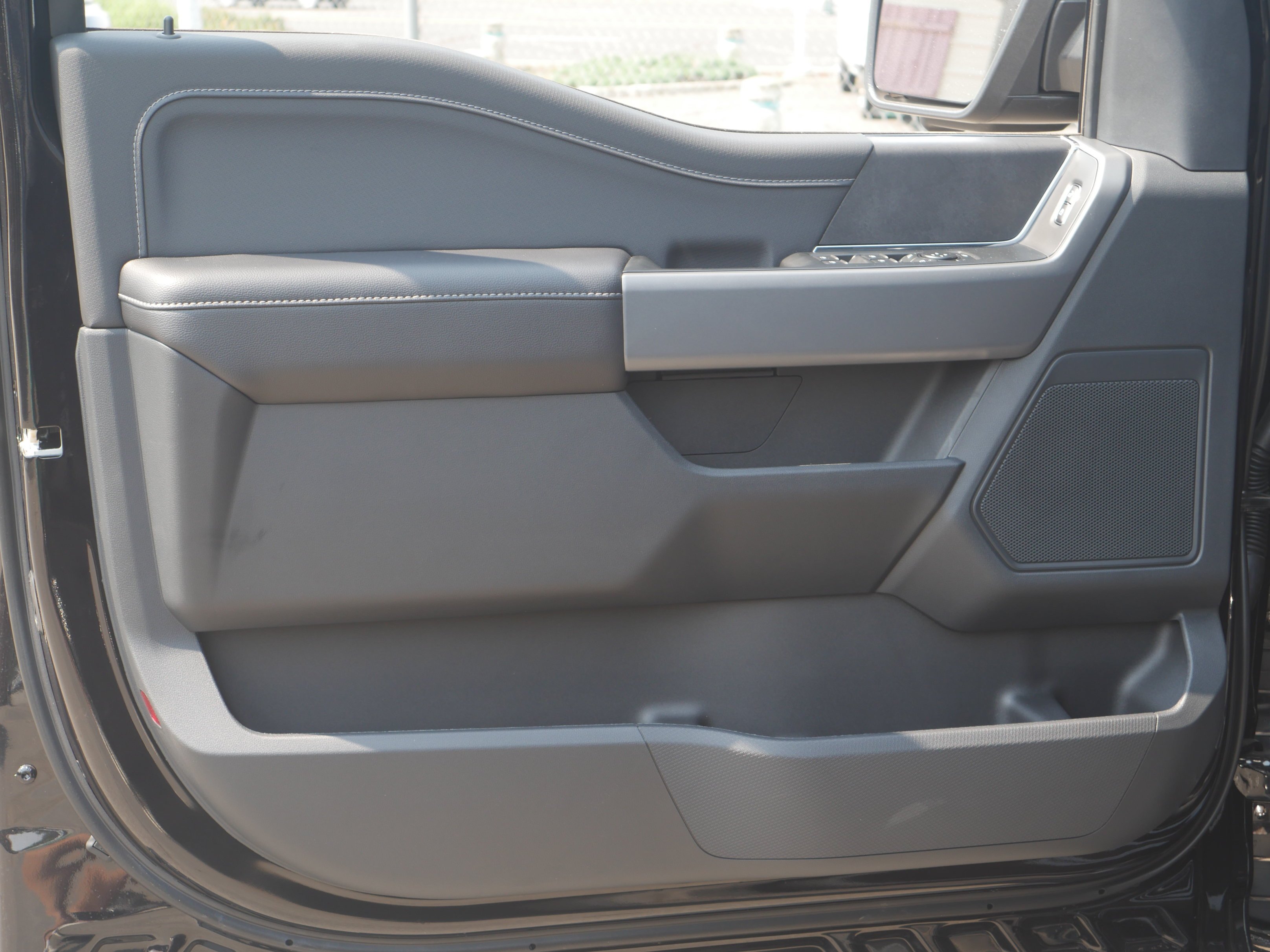 New 2026 Agate Black Metallic Ford XLT image 37