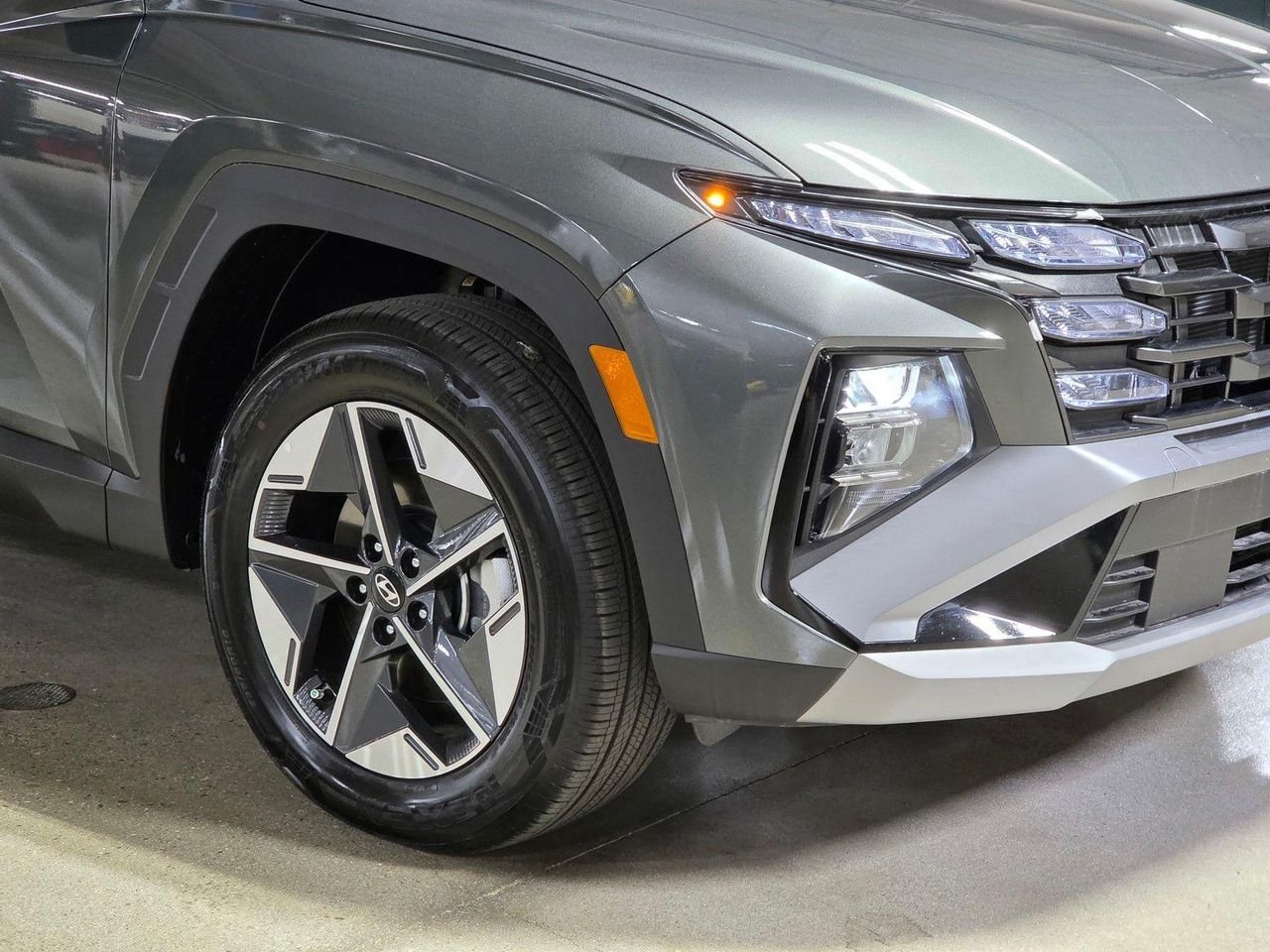 New 2026 Amazon Gray Hyundai SEL AWD image 10