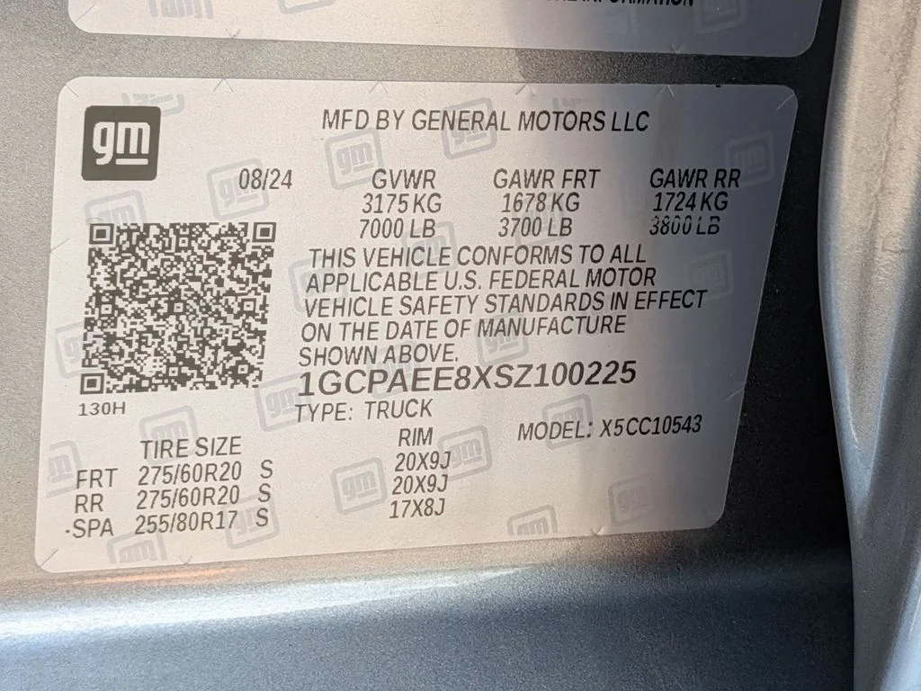 Used 2025 Gray Chevrolet LTZ image 23