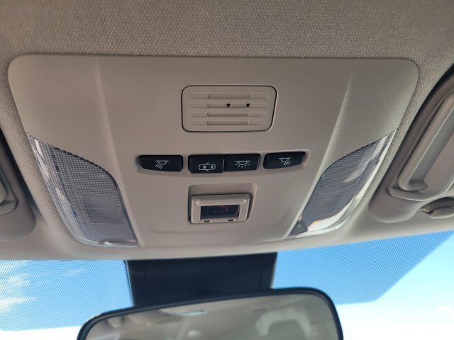 Used 2022 White Toyota LE image 22