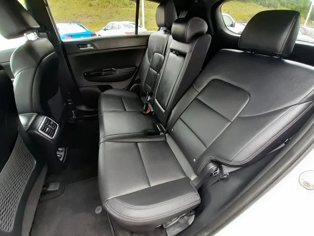 Used 2022 White Kia Nightfall image 39